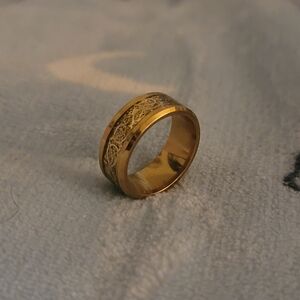 Elegant Gold Ring with Intricate Design